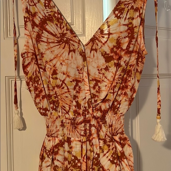 Patterned Romper - Picture 2 of 2